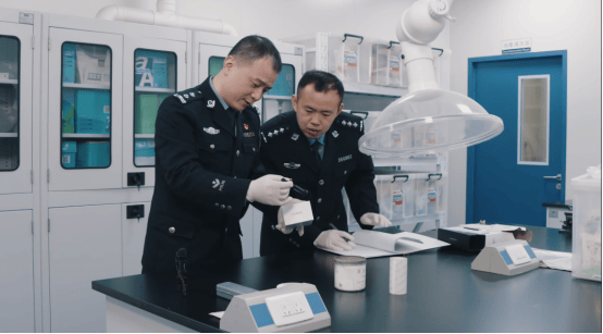 皇冠信用盘开户
_苏州民警严方:840余万枚指纹、9000余起案件皇冠信用盘开户
,他在方寸间寻找真相