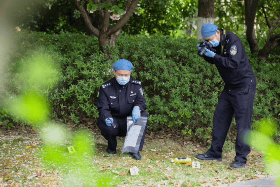 皇冠信用盘开户
_苏州民警严方:840余万枚指纹、9000余起案件皇冠信用盘开户
,他在方寸间寻找真相