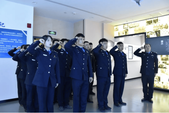 皇冠信用盘开户
_苏州民警严方:840余万枚指纹、9000余起案件皇冠信用盘开户
,他在方寸间寻找真相