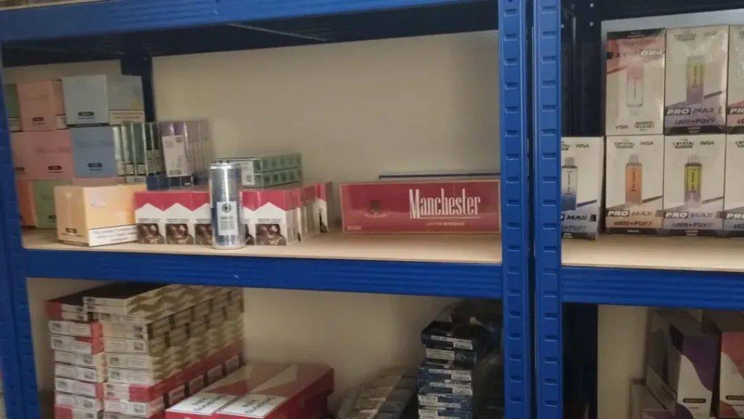 正网皇冠信用盘
_英国一糖果店有隐藏通道正网皇冠信用盘
,游客给近9000元才能进去,里面都是假货