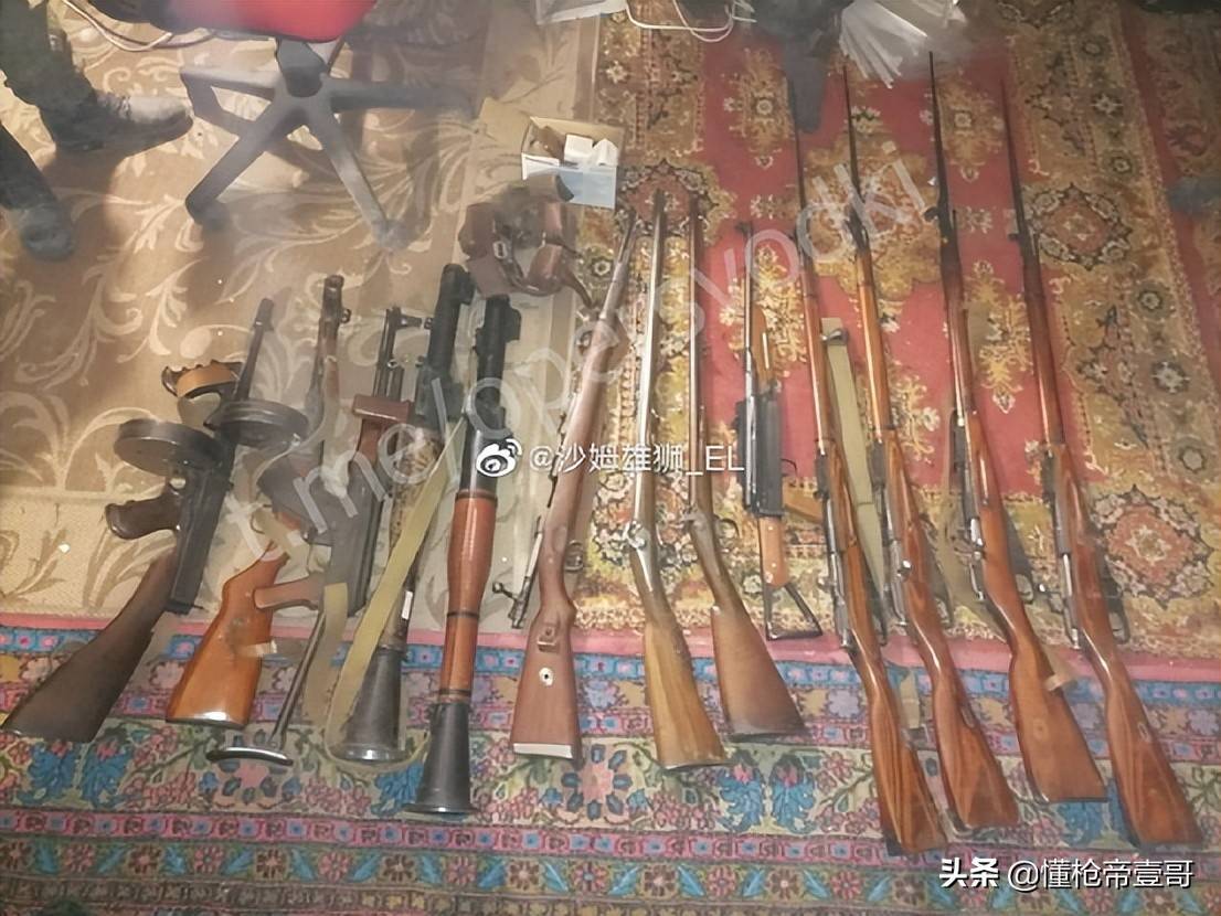 皇冠信用在线申请
_俄军缴获中国81版气枪皇冠信用在线申请
?还有百年汤姆逊冲锋枪、莫辛纳甘