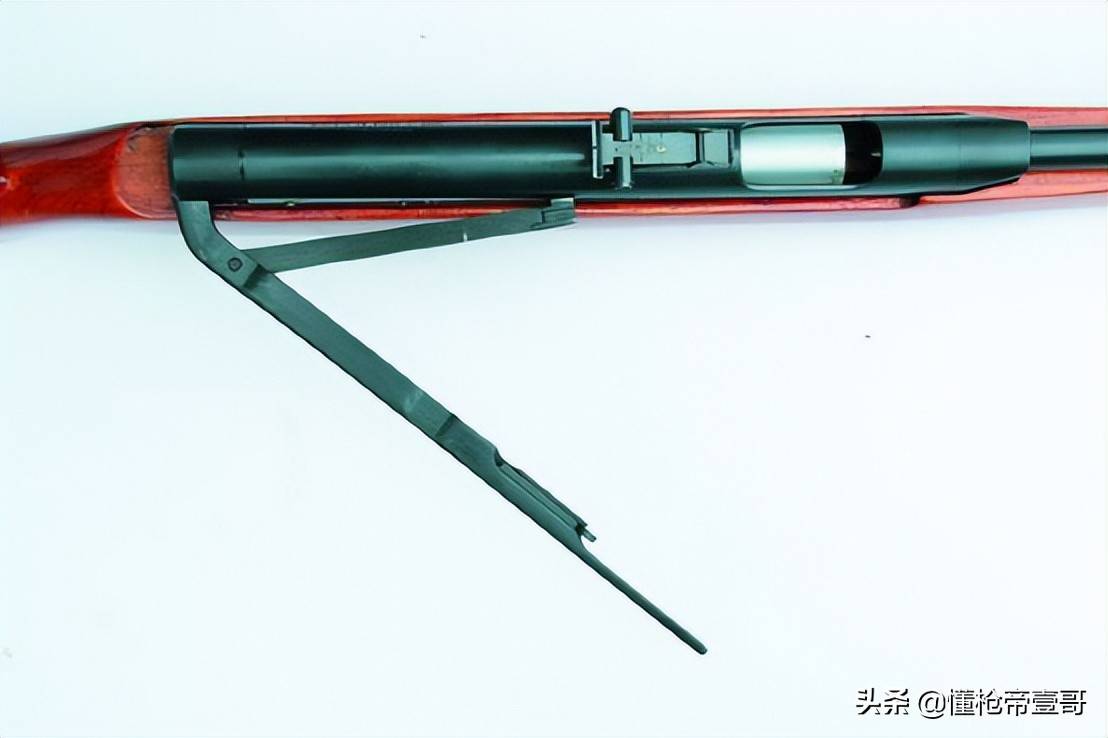 皇冠信用在线申请
_俄军缴获中国81版气枪皇冠信用在线申请
?还有百年汤姆逊冲锋枪、莫辛纳甘