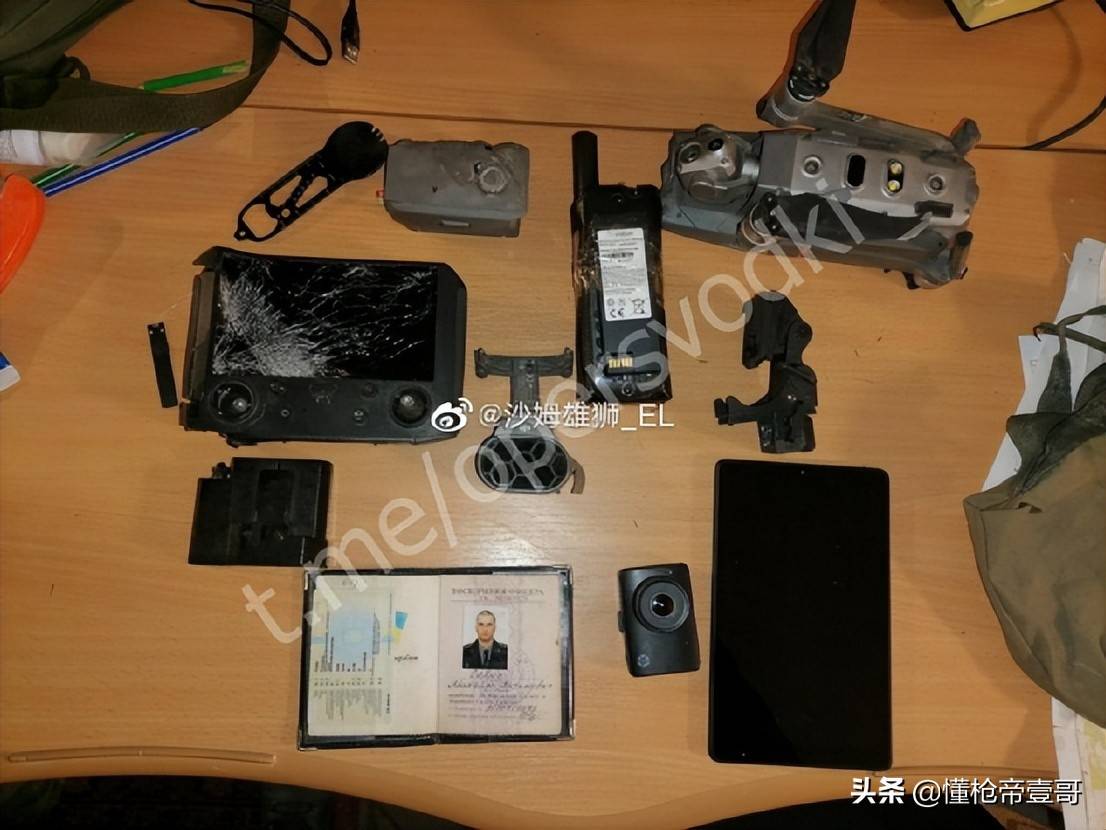 皇冠信用在线申请
_俄军缴获中国81版气枪皇冠信用在线申请
?还有百年汤姆逊冲锋枪、莫辛纳甘