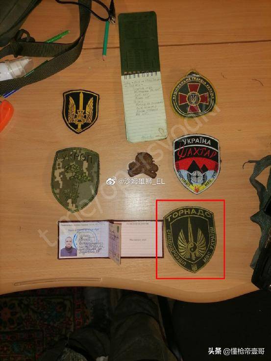 皇冠信用在线申请
_俄军缴获中国81版气枪皇冠信用在线申请
?还有百年汤姆逊冲锋枪、莫辛纳甘