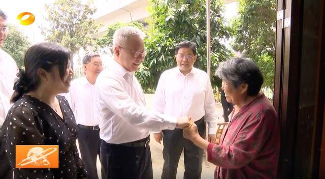 皇冠信用出租足球
_及时处理“躺平式”干部皇冠信用出租足球
!湖南省委书记走进学校食堂和居民家中