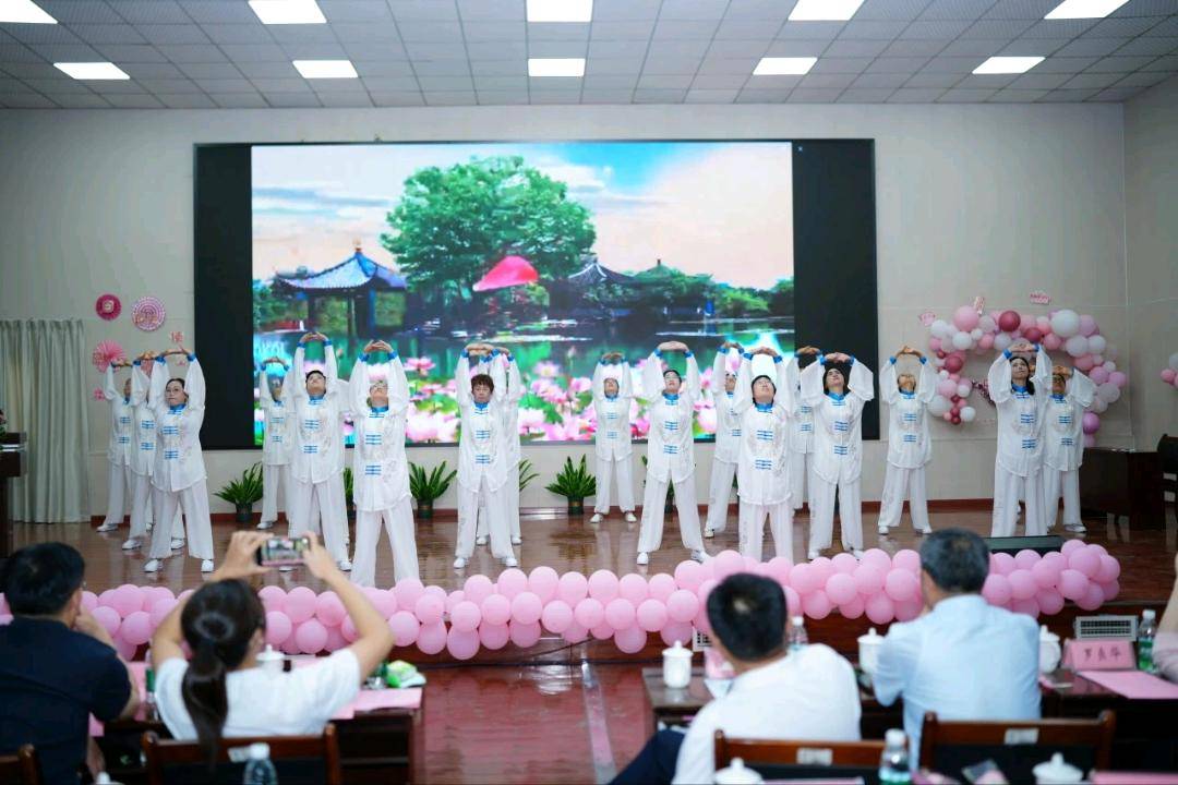 皇冠信用网APP下载
_新都区中医医院举办庆祝五四青年节、5·12国际护士节表扬暨文艺汇演活动 资讯联播频道