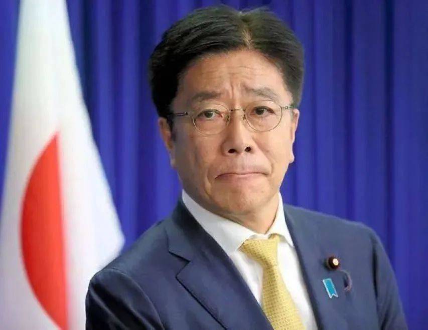 皇冠登3管理出租
_中美谈判前夜皇冠登3管理出租
,特朗普给出最大诚意,把中方“死对头”踢出局