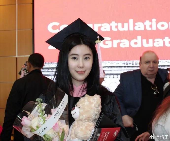 体育皇冠信用網
_杨子分享喜讯:恭喜女儿海润伯克利音乐学院毕业