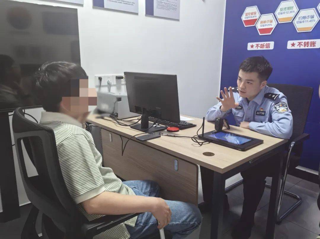 皇冠信用網足球代理
_男子为了“寻刺激”皇冠信用網足球代理
,取现5万多元!关键时刻,妻子打来电话…