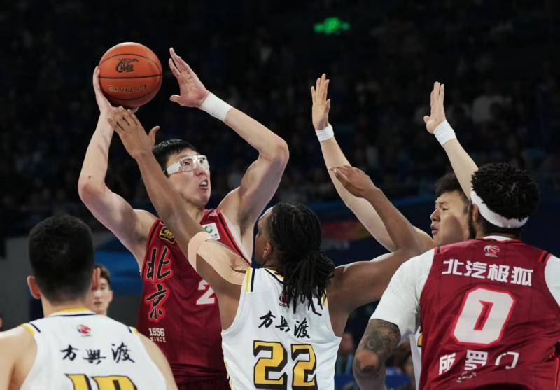 皇冠信用平台出租出售
_CBA总决赛|限制不住布朗+末节崩盘 北汽男篮再度不敌广厦