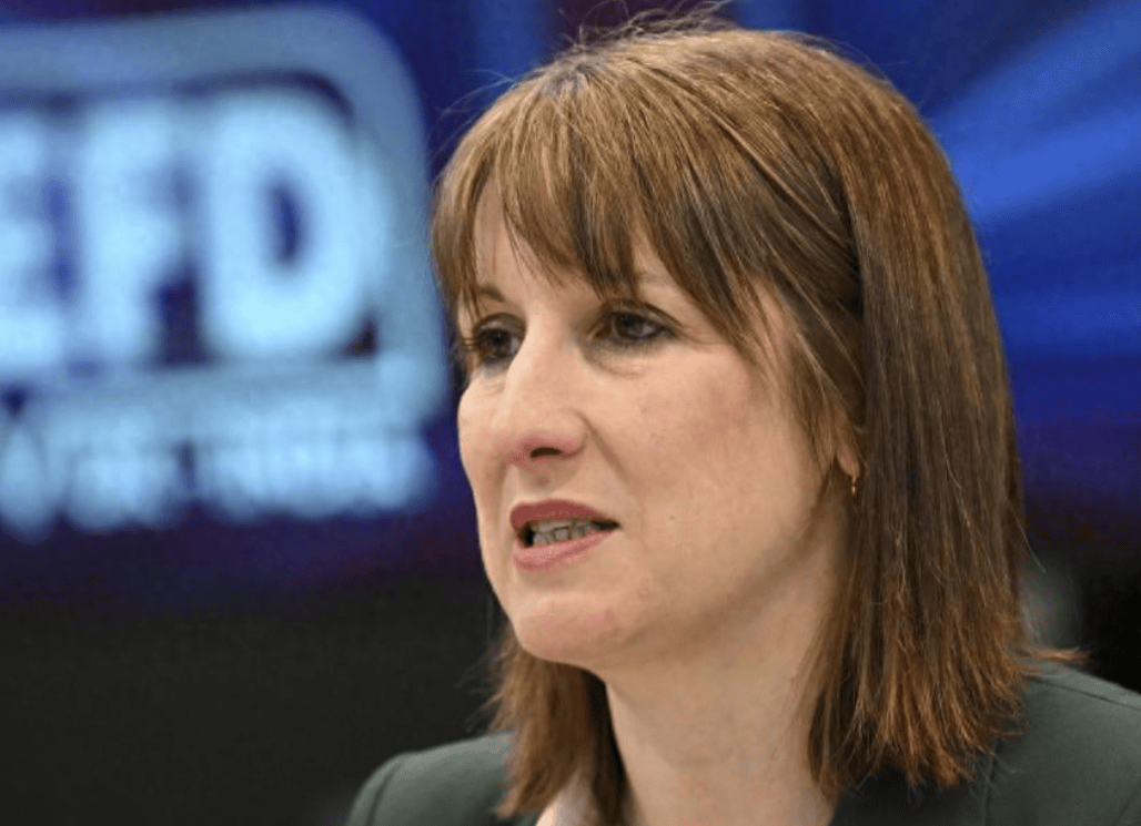 足球外围买球网站
_刚谈妥就翻脸足球外围买球网站
,英国全球通告与中国做“切割”?中方反将一军