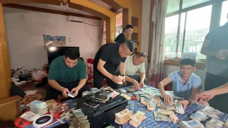 皇冠信用網会员开户
_冲上热搜!夫妻家中印制假币被抓皇冠信用網会员开户
,每天印多少花多少,小心防范!