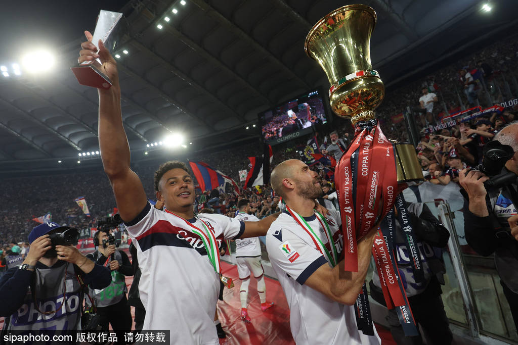 皇冠足球平台申请_意杯-博洛尼亚1-0米兰时隔51年夺冠 获欧联杯资格