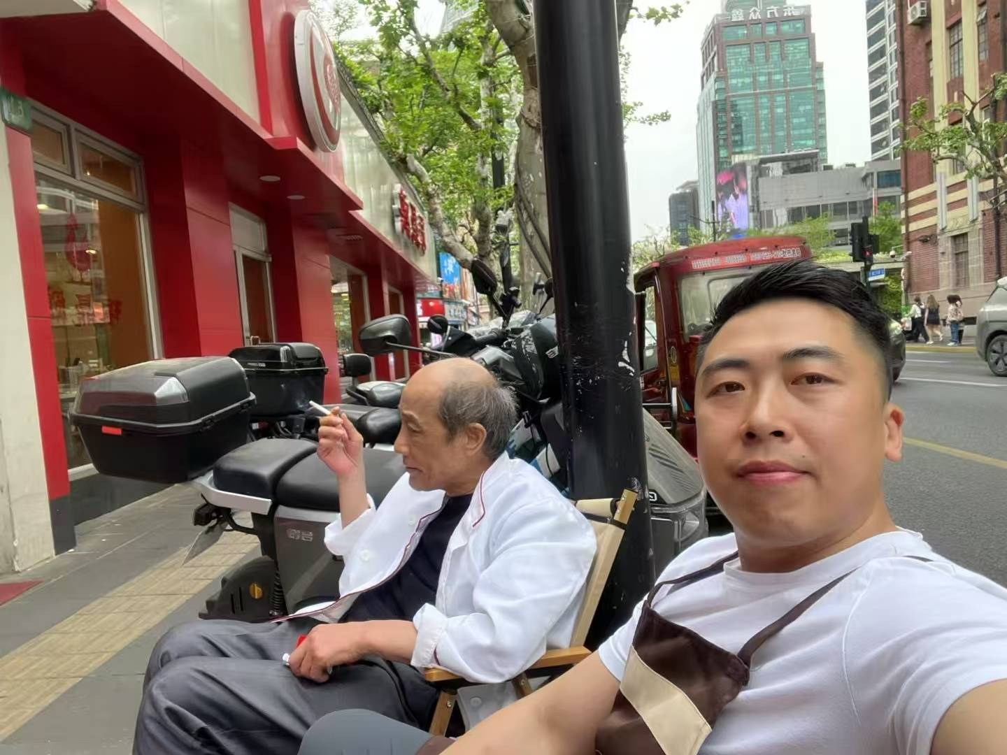 皇冠信用网平台开户
_沪上网红“阿大葱油饼”开业近一月皇冠信用网平台开户
,老板吴志勇:10元一个有的赚,但压力不小