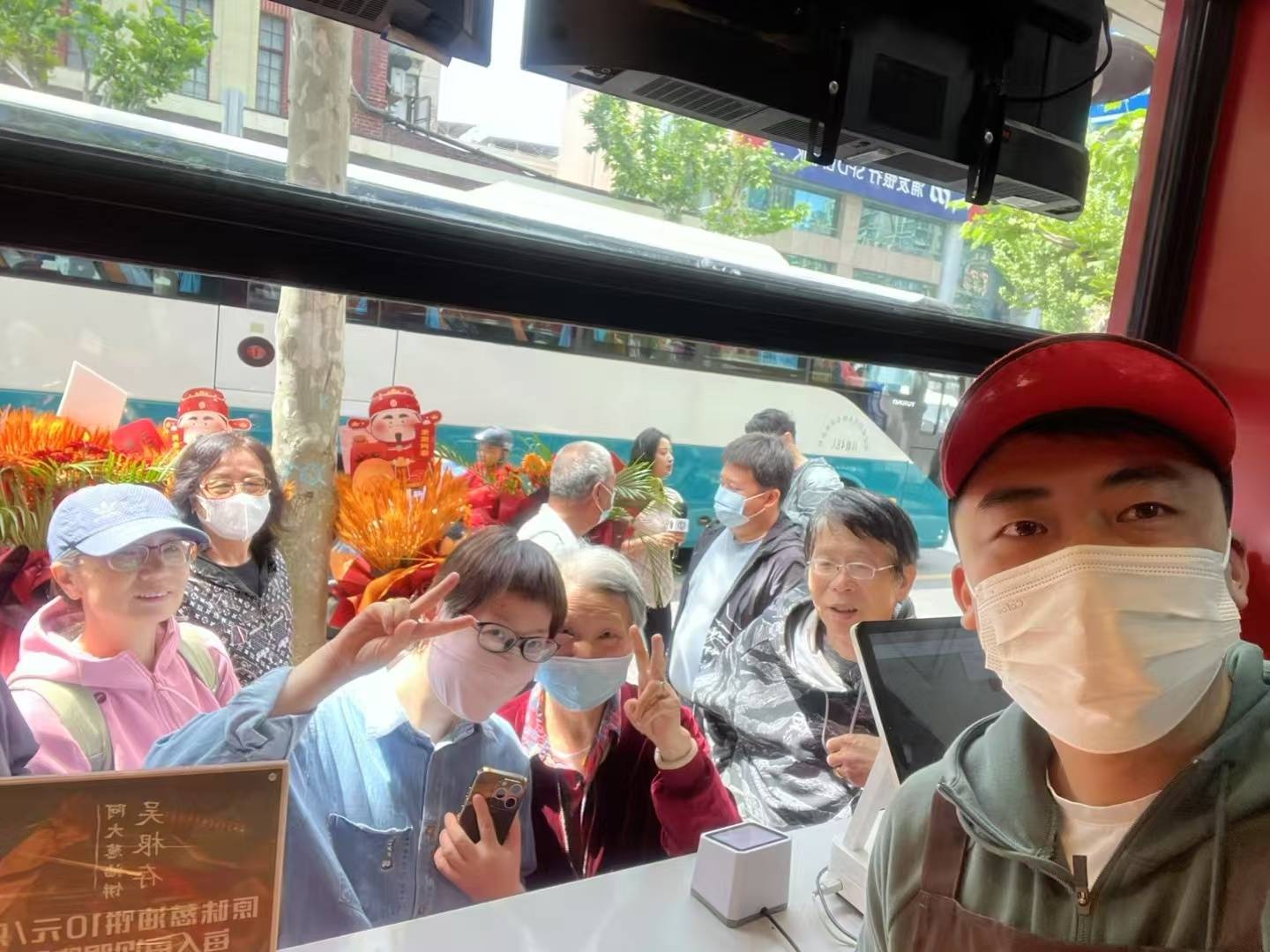 皇冠信用网平台开户
_沪上网红“阿大葱油饼”开业近一月皇冠信用网平台开户
,老板吴志勇:10元一个有的赚,但压力不小