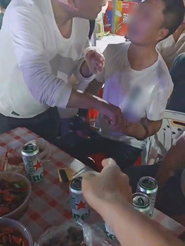 皇冠信用网正网
_蚌埠龙虾节被曝有“点歌刺客”皇冠信用网正网
,当地多部门介入调查