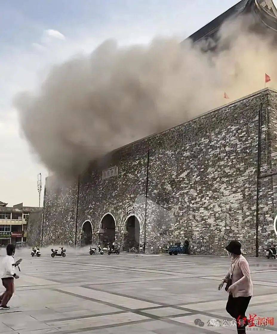 皇冠足球平台代理
_凤阳鼓楼坍塌皇冠足球平台代理
,喂饱几个蛀虫 | 重要提醒:施工企业俩月前中标黄山某幼儿园屋顶修缮项目