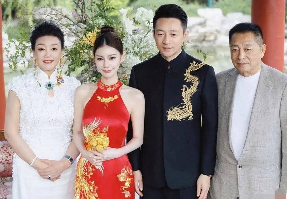 皇冠足球平台代理
_网曝S妈与马筱梅聊天记录:老公欠的钱赖着不还吗皇冠足球平台代理
?