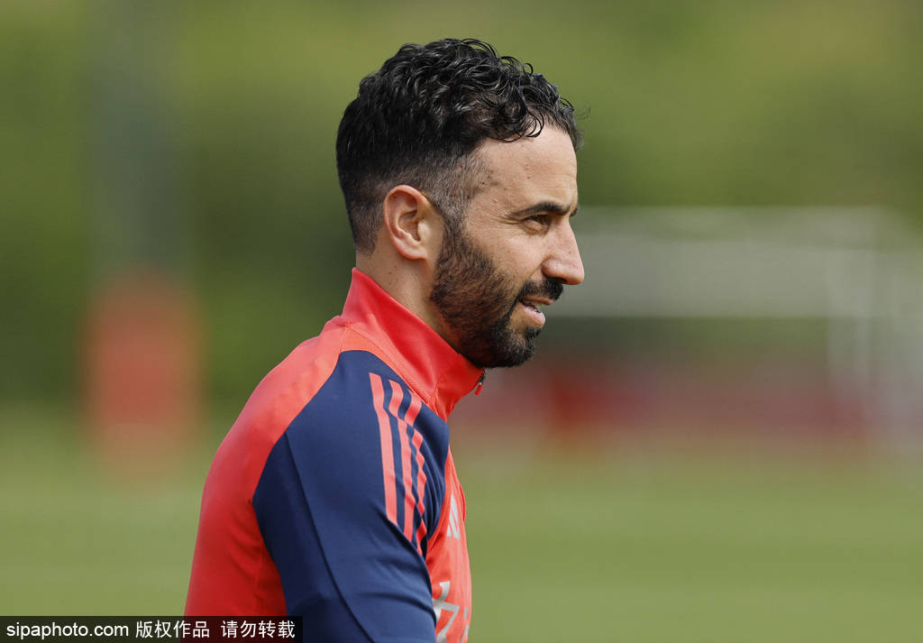 皇冠信用网代理流程
_拉爵爷最后通牒?曼联欧联决赛=阿莫林生死考皇冠信用网代理流程
!葡萄牙名帅的‘画饼’还能充饥多久?