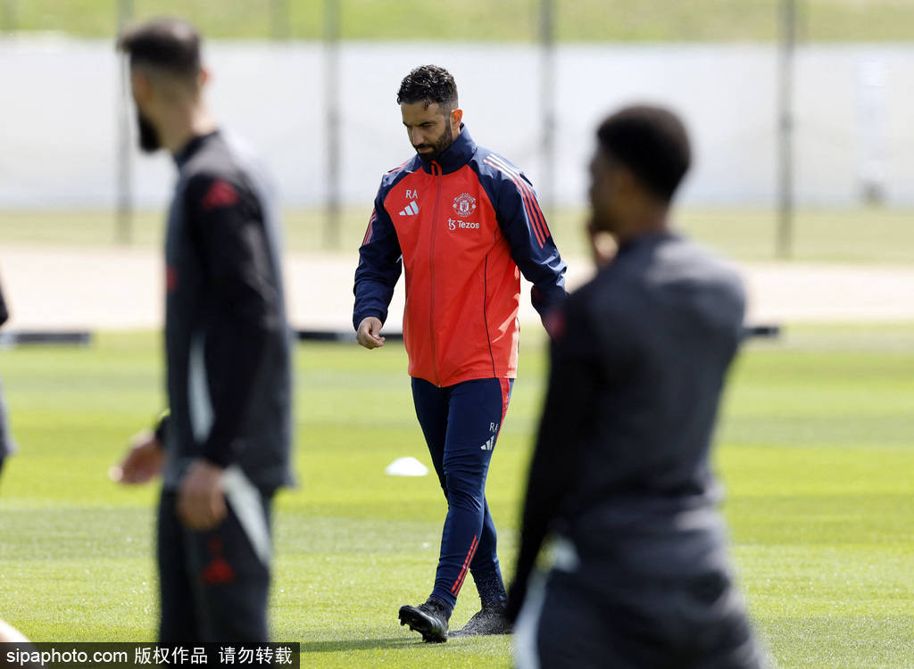 皇冠信用网账号申请
_16vs17名皇冠信用网账号申请
!欧联决赛定生死?曼联阿莫林与热刺波帅的“冰与火之歌”!