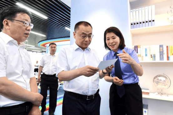 皇冠信用登2代理
_江苏省检察院党组书记、检察长赵铁实调研指导镇江检察工作