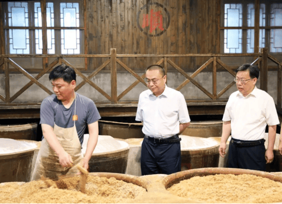 皇冠信用登2代理
_江苏省检察院党组书记、检察长赵铁实调研指导镇江检察工作