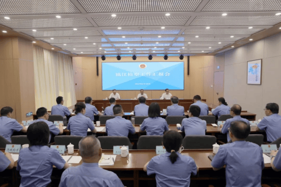 皇冠信用登2代理
_江苏省检察院党组书记、检察长赵铁实调研指导镇江检察工作