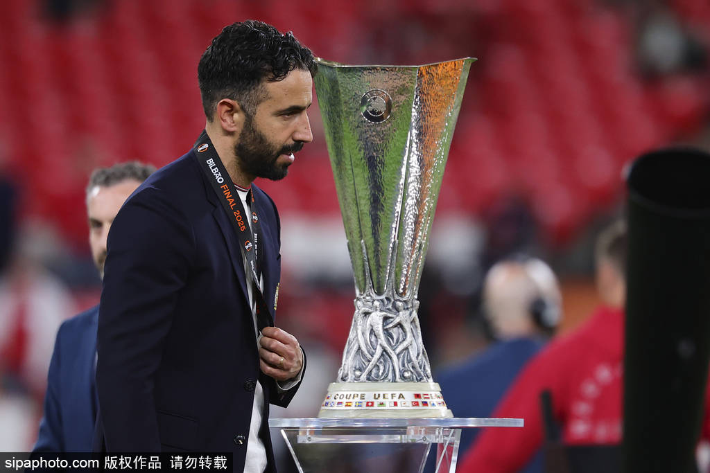 怎么注册皇冠信用网
_失败赛季怎么注册皇冠信用网
!曼联英超第16+欧联亚军 阿莫林:我仍是合适人选