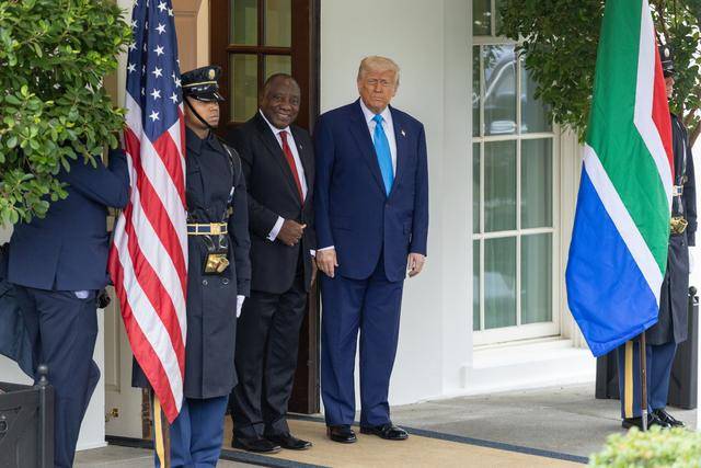 皇冠信用网出租代理
_特朗普会见南非总统时起争执