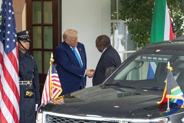 皇冠信用网出租代理
_特朗普会见南非总统时起争执