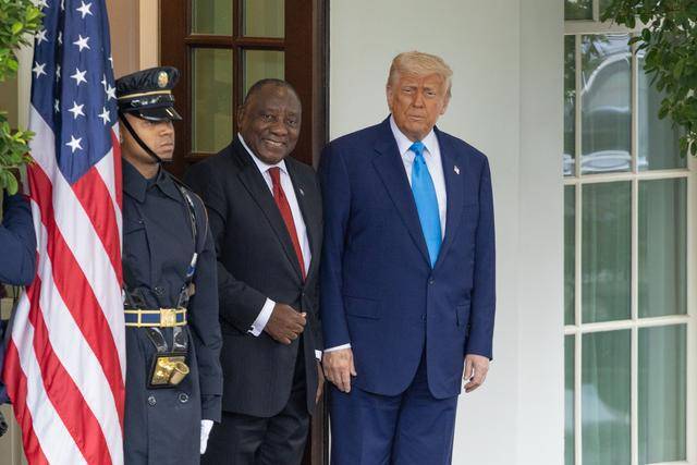 皇冠信用网出租代理
_特朗普会见南非总统时起争执