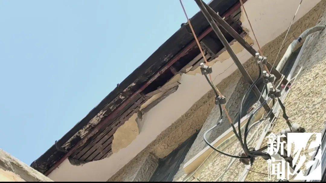 皇冠足球平台代理
_祸从“天”降皇冠足球平台代理
!上海这些居民集体抗议:怎么能这么干?胆也太肥了!