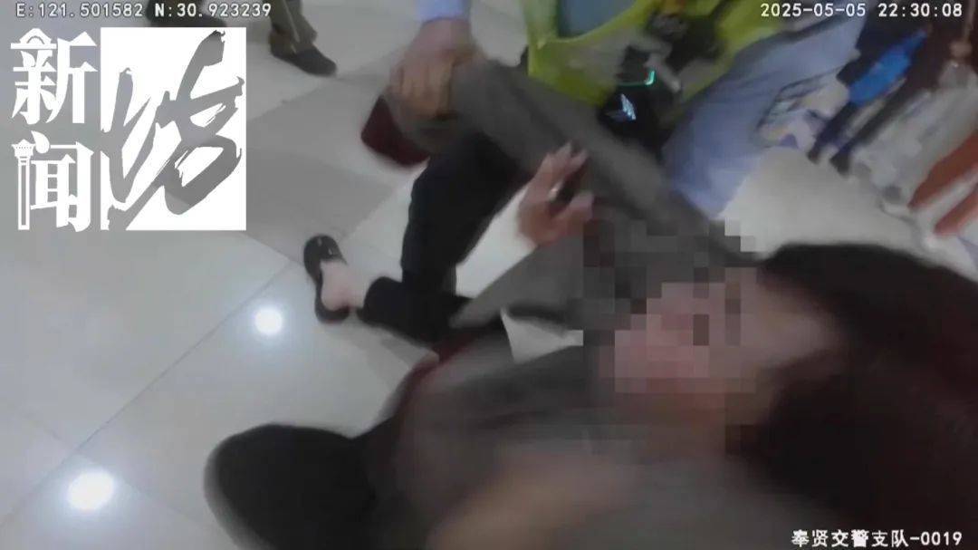 皇冠信用网开户
_深夜上海撞车后皇冠信用网开户
,女司机竟在医院上演奇葩一幕!三名民警出手……