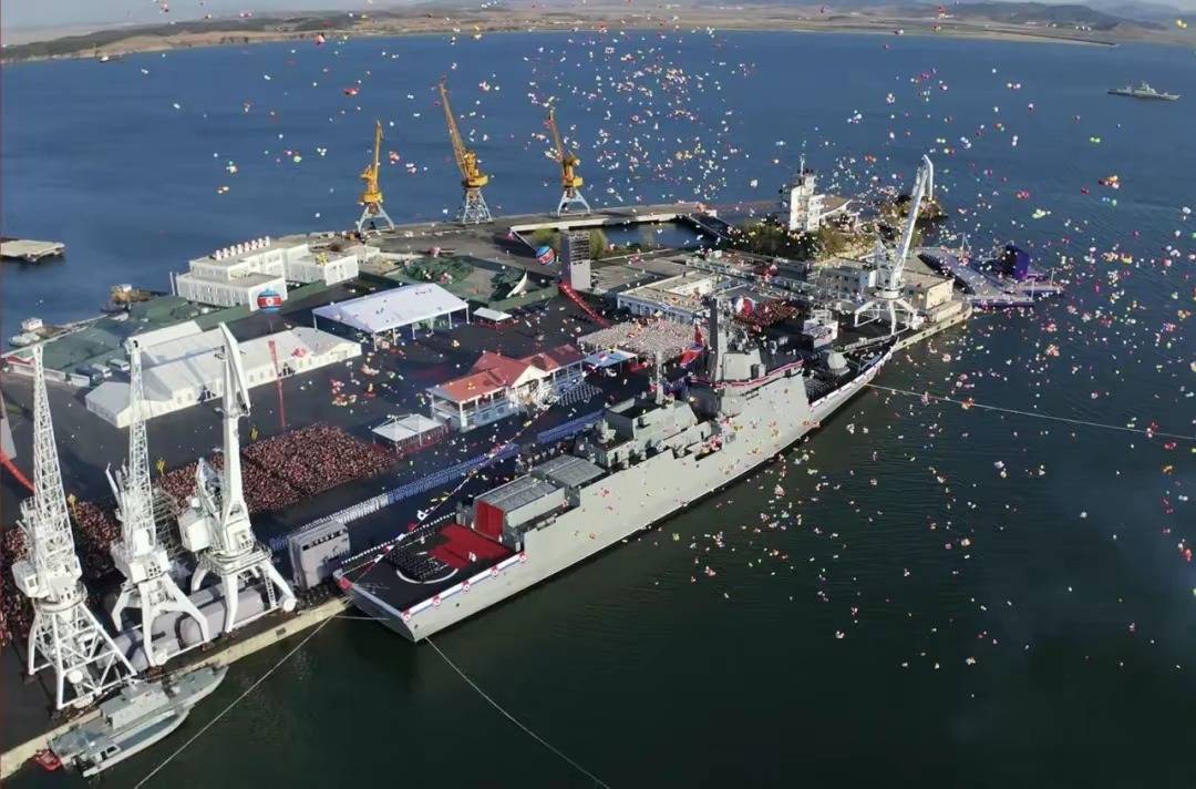 皇冠会员如何申请
_朝鲜5千吨驱逐舰出现重大事故!朝鲜领导人当场下令皇冠会员如何申请
,立刻彻查!