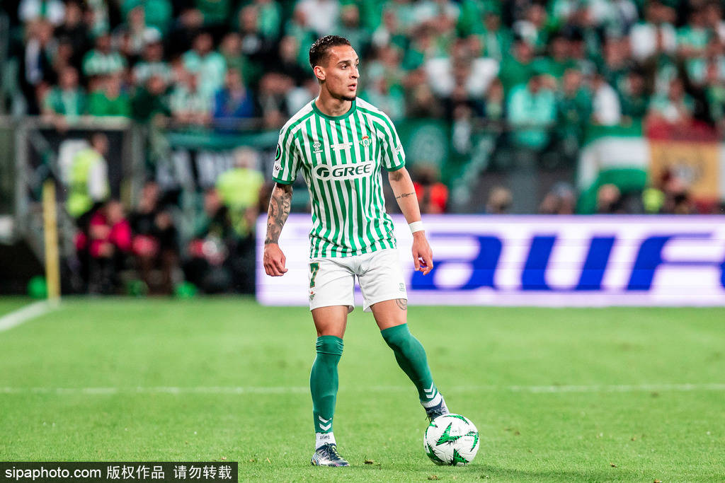 皇冠信用网会员账号_尬皇冠信用网会员账号！桑乔赛后久久拥抱安东尼 当场打电话：我不回曼联