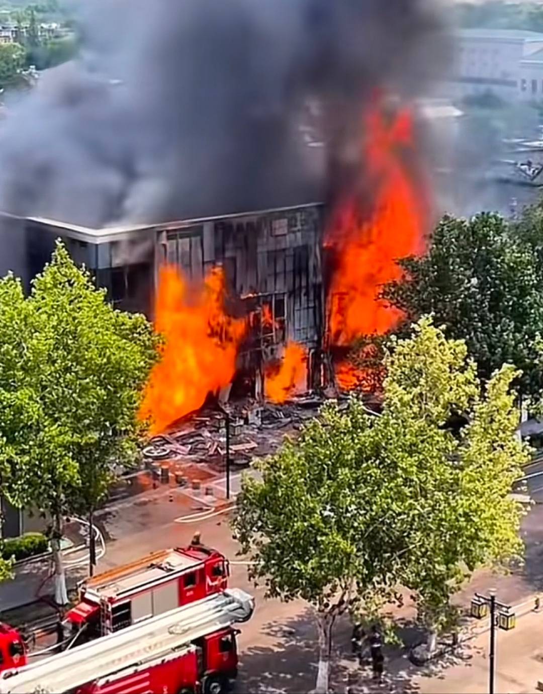 皇冠信用网在线注册
_济南突发火灾致5人受伤1人失联皇冠信用网在线注册
,附近商家称“广场晃动了一下”:有明显震动感