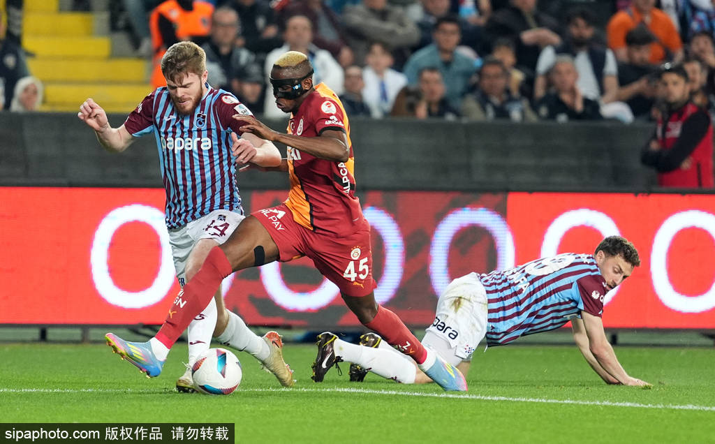 皇冠信用网如何注册
_劲爆皇冠信用网如何注册
!曼联酝酿惊天互换:霍伊伦+巨款死磕奥斯梅恩!沙特土豪虎视眈眈?