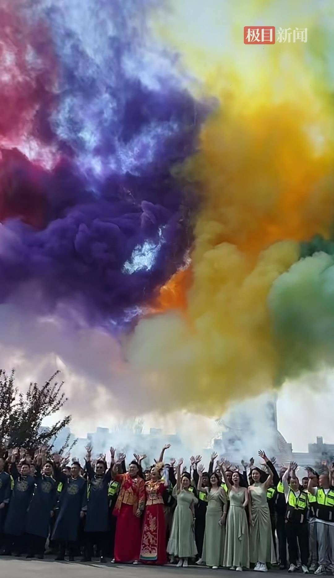 皇冠信用网账号注册_长春一代驾公司女老板骑电动自行车出嫁皇冠信用网账号注册，200多名员工骑车护送场面壮观