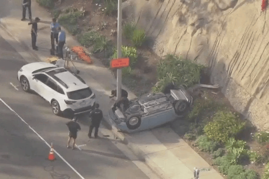 足球比赛外围买球网站
_美国男子指导女儿开车足球比赛外围买球网站
,女儿误踩油门致翻车,男子当场身亡