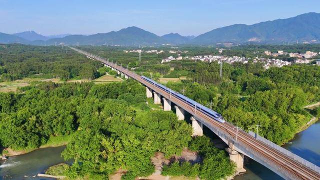 皇冠球网怎么做代理
_设计时速350公里、新建4座车站皇冠球网怎么做代理
!广西这条高铁有新进展!