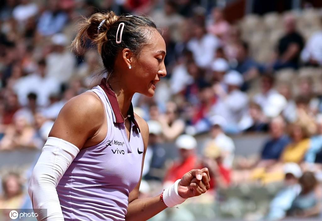 皇冠信用网申请
_法网-郑钦文鏖战2-1萨姆索诺娃 首进八强刷新最佳战绩