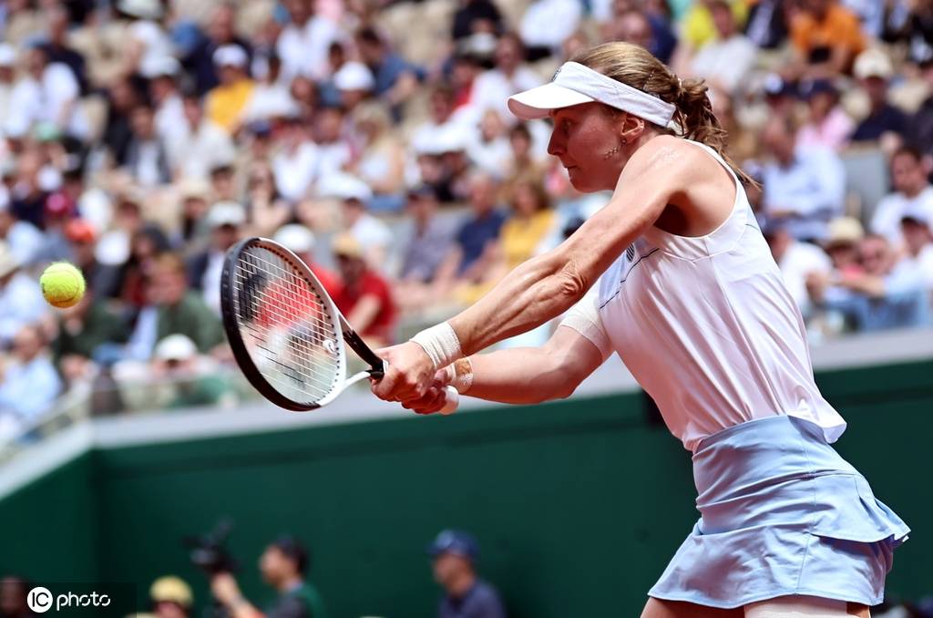 皇冠信用网申请
_法网-郑钦文鏖战2-1萨姆索诺娃 首进八强刷新最佳战绩