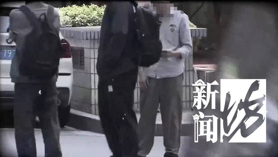 皇冠信用网出租
_一眼看穿!上海爷叔报警:这两人极为奇怪!警方一查皇冠信用网出租
,果然不对劲→