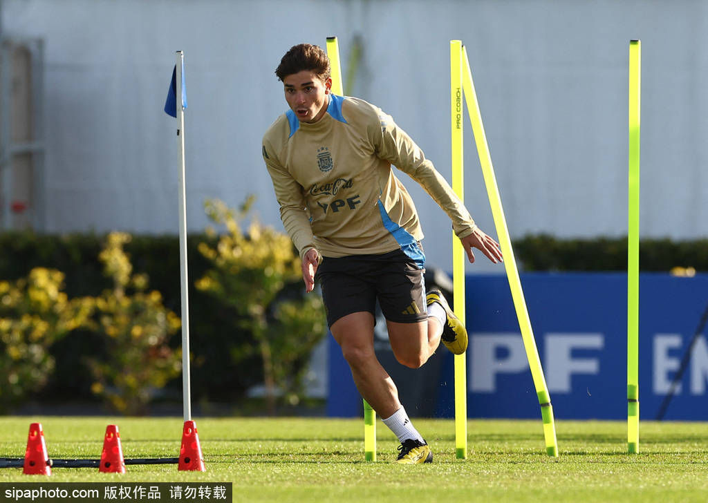 皇冠足球网_重磅皇冠足球网!阿尔瓦雷斯经纪人官宣?“我们将看看与巴萨的谈判!”曼城要慌了?