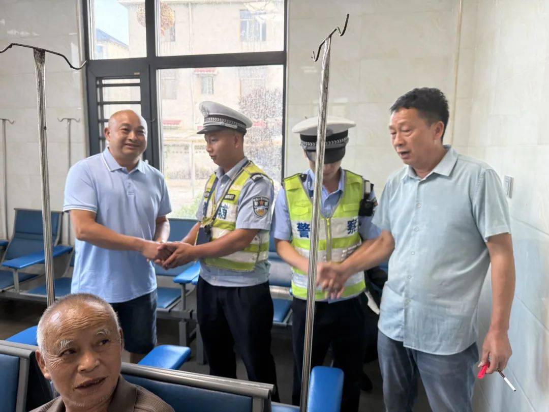 皇冠hga030_湖南一村民被五步蛇咬伤!交警抢出1小时急救时间皇冠hga030,医生:再晚20分钟或将呼吸肌麻痹