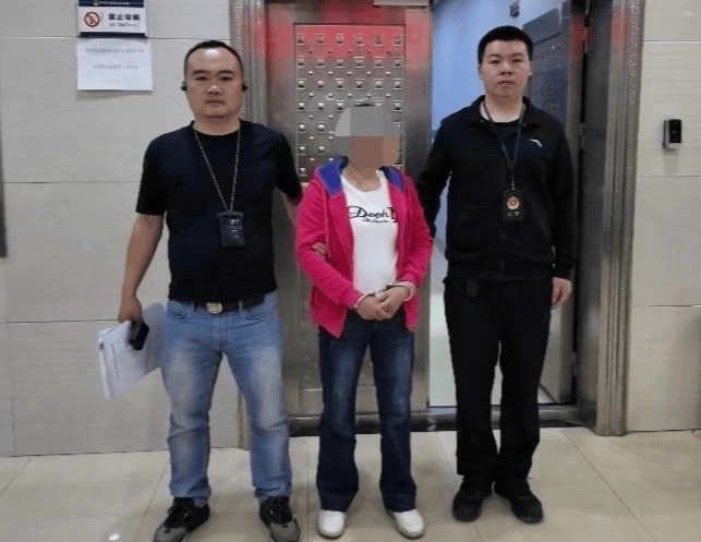 皇冠信用网平台_贵州一女子和男友吵架后皇冠信用网平台,竟偷走装94万元现金的保险柜,还让亲戚藏玉米地