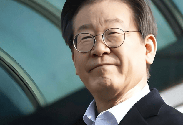 皇冠代理申请_李在明上台第一天皇冠代理申请,48万士兵做出选择!尹锡悦闯的祸,坚决不能犯