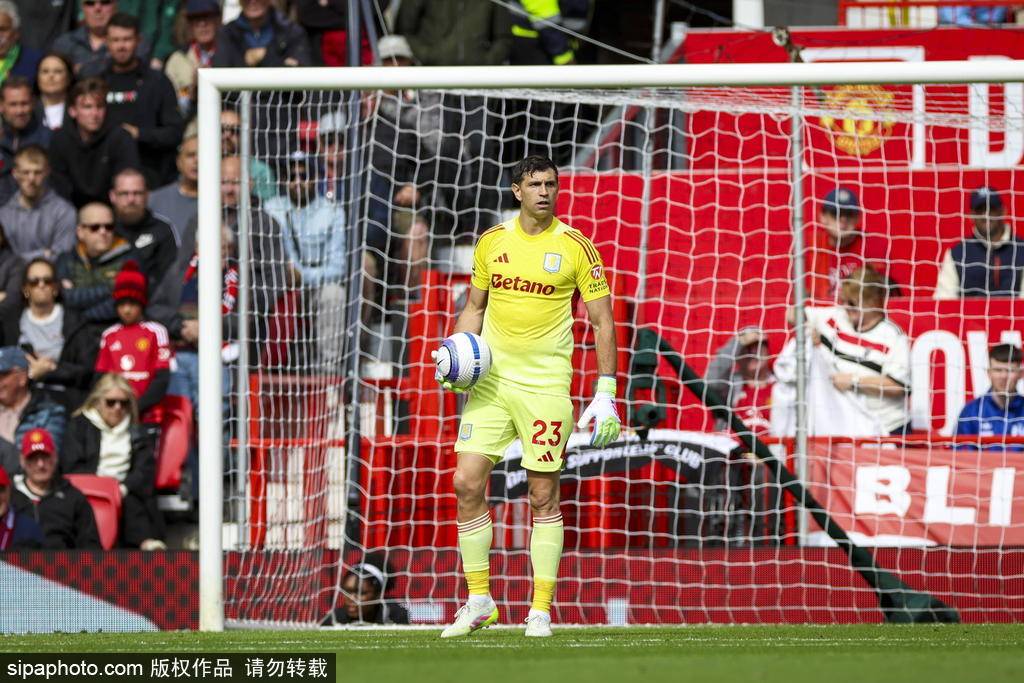 皇冠信用网额度
_别猜了!大马丁情定曼联还是忠守维拉?妻子一语道破天机皇冠信用网额度
,红魔梦碎?