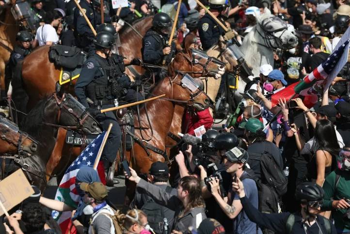 迈阿密国际足球
_奥巴马发声迈阿密国际足球
,白宫怼:美国人要真在意你的想法,就选哈里斯了