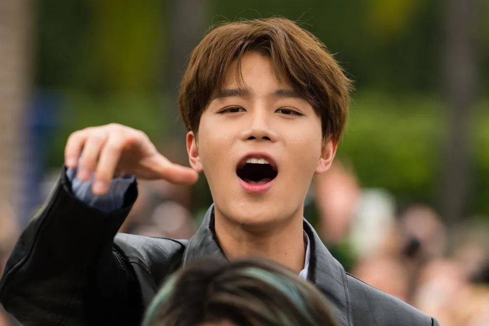 英超足球
_韩星文泰一承认性侵中国女子英超足球
,检方:3人将醉酒的受害者劫持上出租车,并实施轮奸